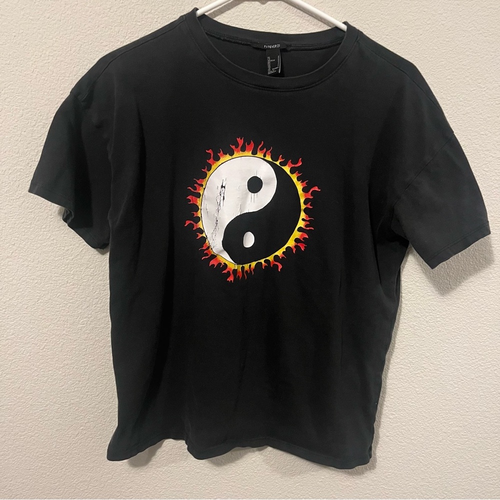 🎶 Yin-Yang distressed logo woman’s small T-shirt - Picture 2 of 6